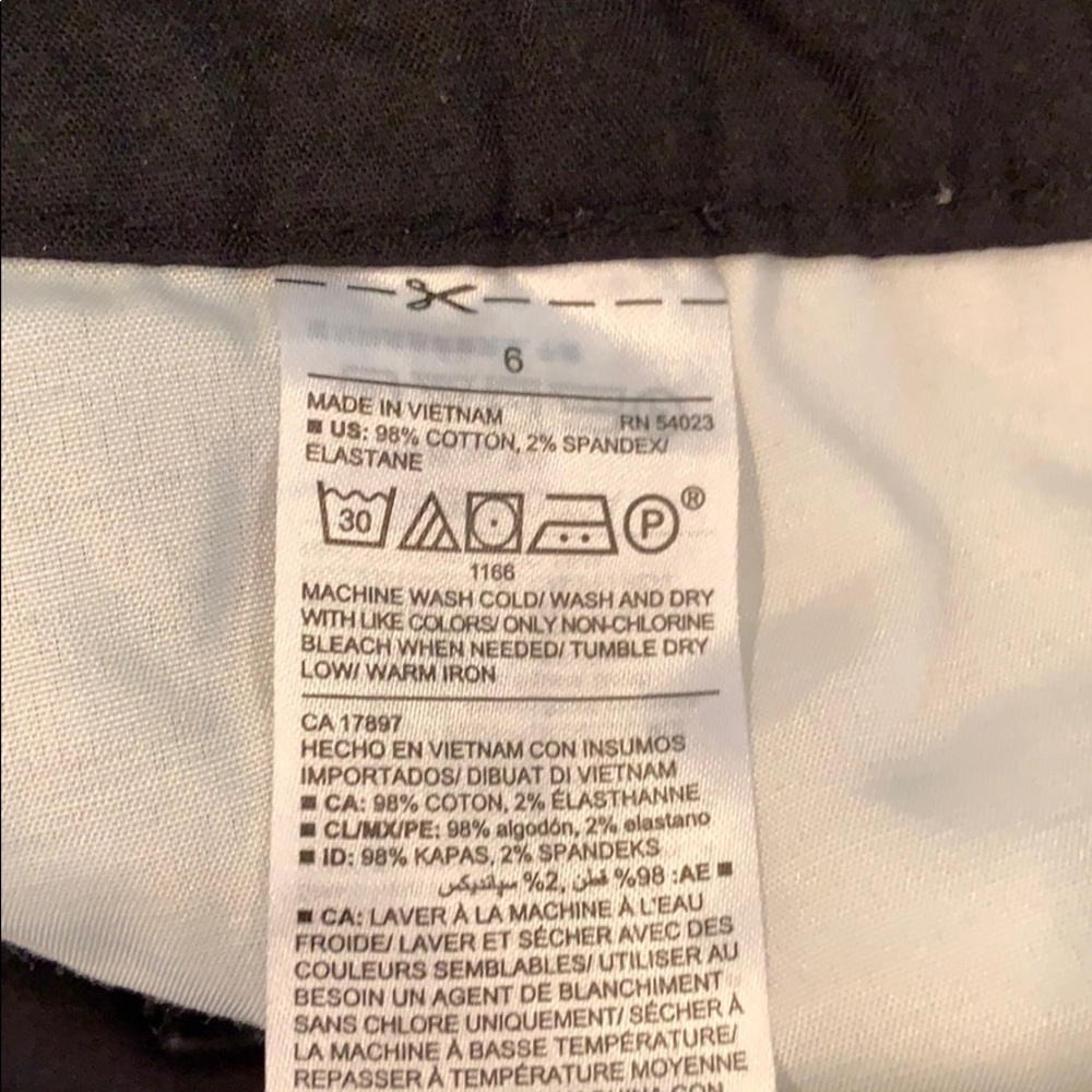 Old Navy Everyday Short - Picture 7 of 7